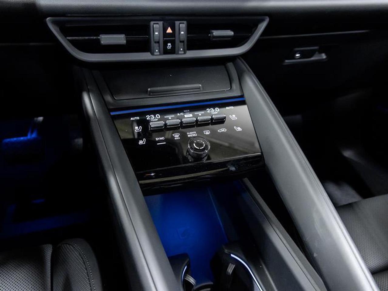 2025 Porsche Macan  Photo
