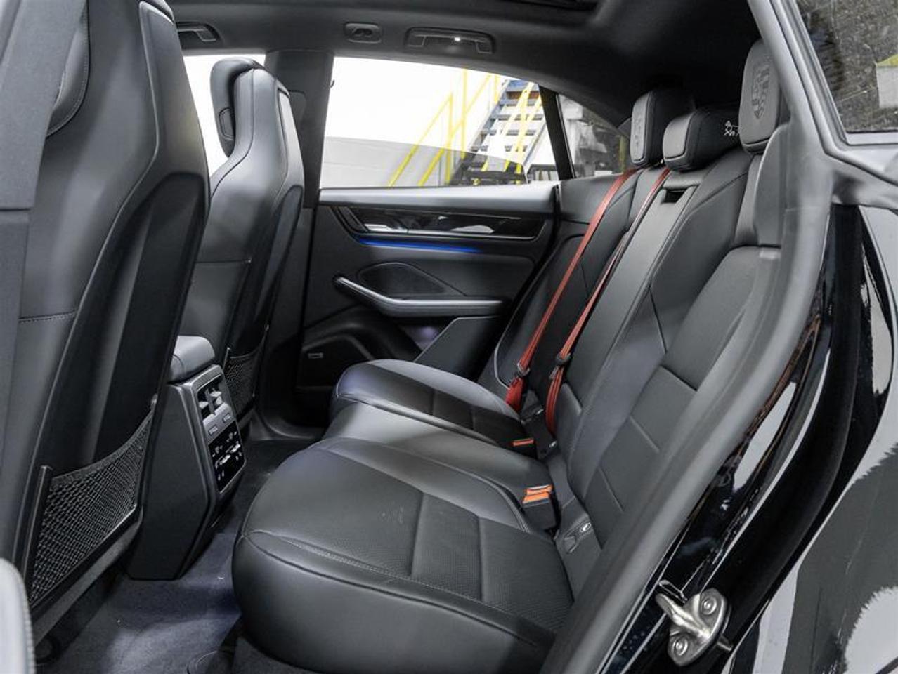 2025 Porsche Macan  Photo