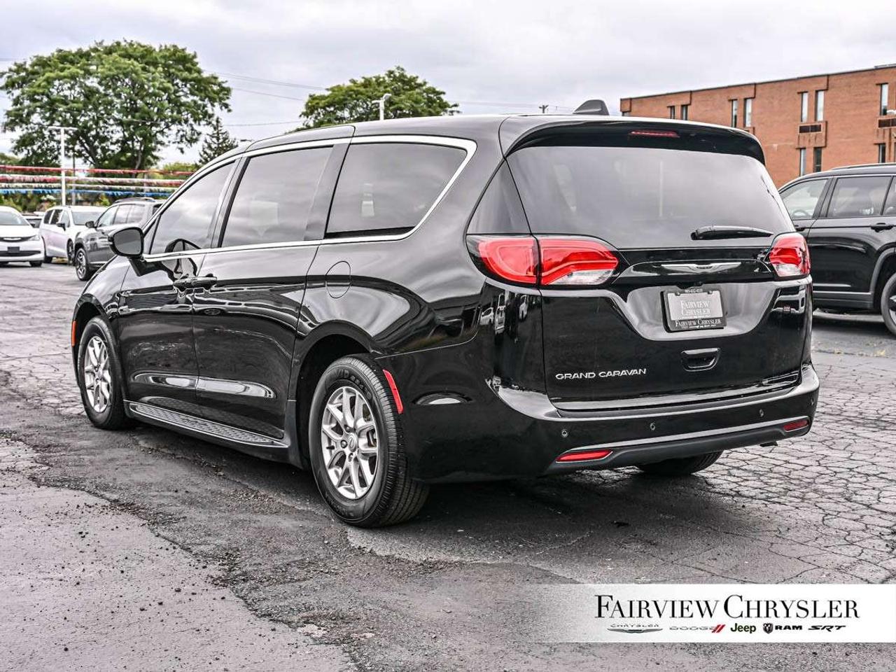 2026 Chrysler Grand Caravan SXT 2WD RUNNING BOARDS   CARPLAY   PWR SLIDING DOORS   REMOTE START   LEATHER Photo