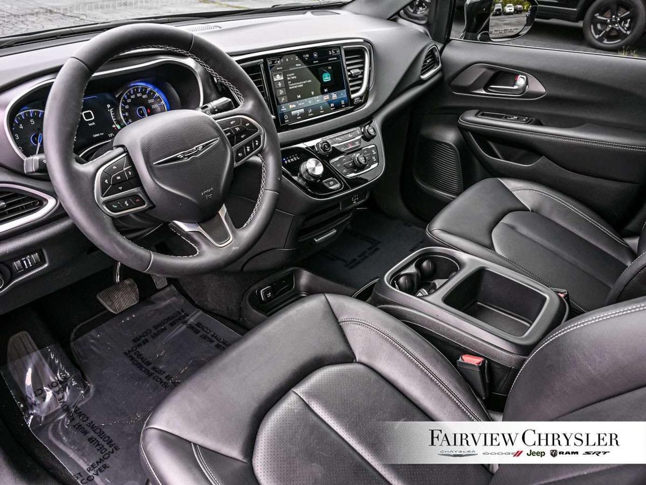 2026 Chrysler Grand Caravan SXT 2WD RUNNING BOARDS   CARPLAY   PWR SLIDING DOORS   REMOTE START   LEATHER Photo