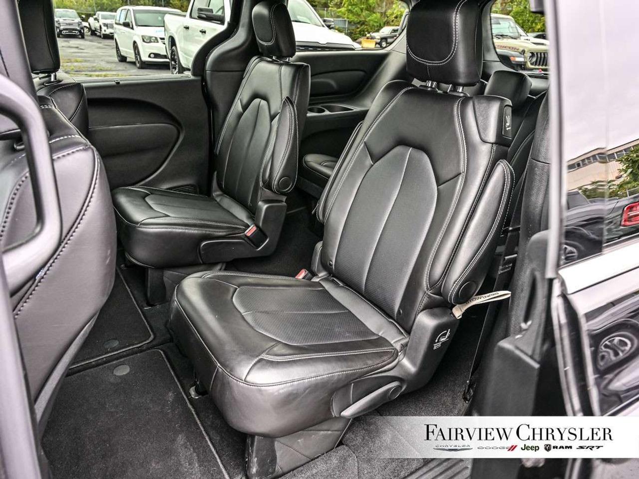 2026 Chrysler Grand Caravan SXT 2WD RUNNING BOARDS   CARPLAY   PWR SLIDING DOORS   REMOTE START   LEATHER Photo