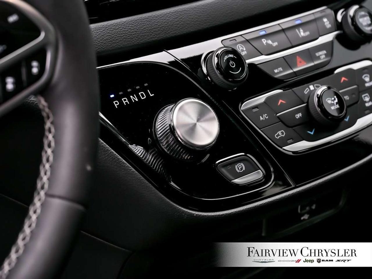 2026 Chrysler Grand Caravan SXT 2WD RUNNING BOARDS   CARPLAY   PWR SLIDING DOORS   REMOTE START   LEATHER Photo