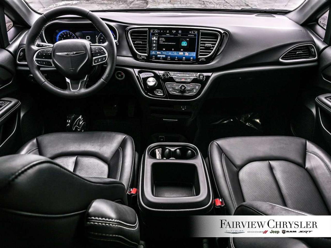 2026 Chrysler Grand Caravan SXT 2WD RUNNING BOARDS   CARPLAY   PWR SLIDING DOORS   REMOTE START   LEATHER Photo