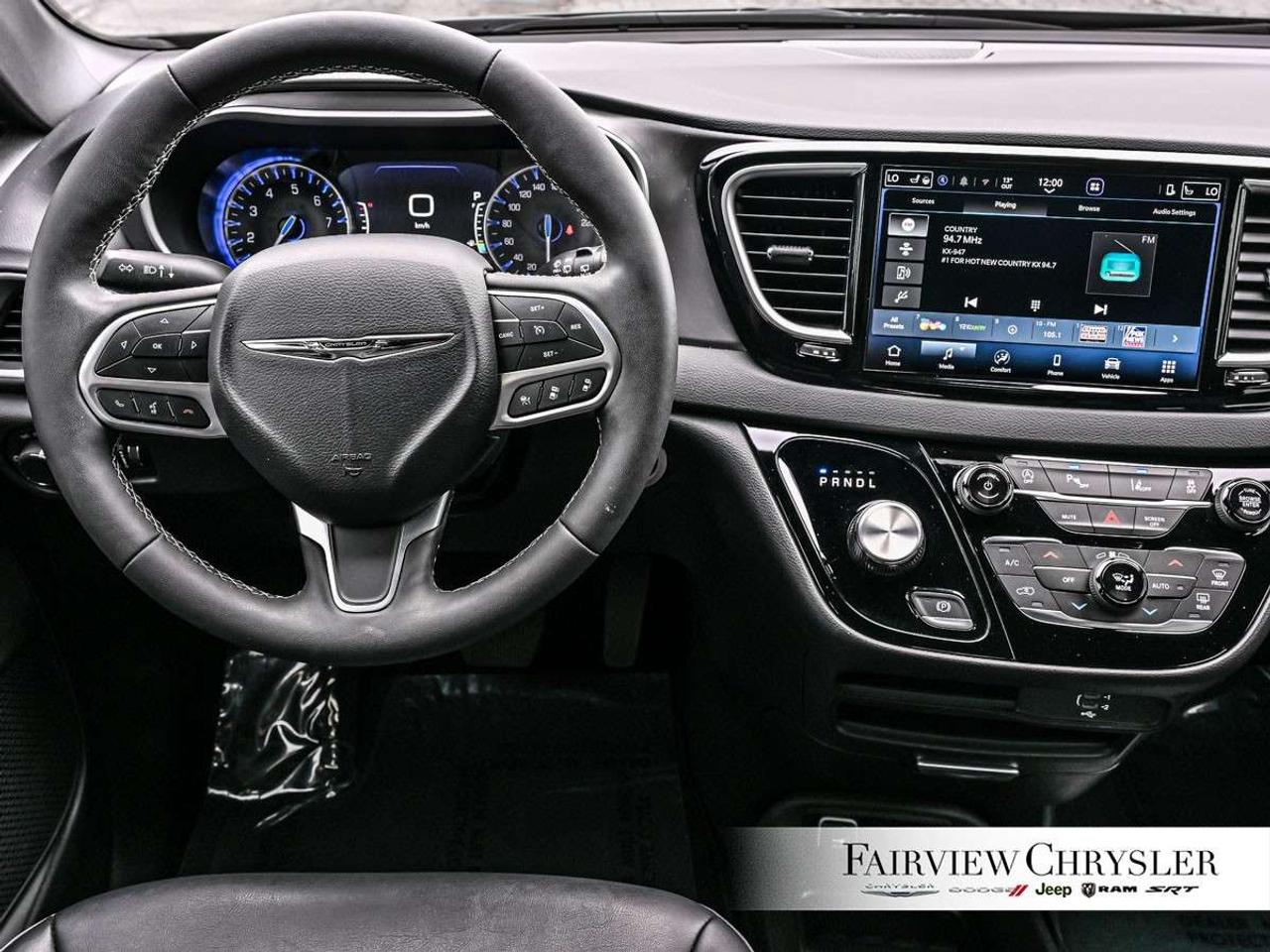 2026 Chrysler Grand Caravan SXT 2WD RUNNING BOARDS   CARPLAY   PWR SLIDING DOORS   REMOTE START   LEATHER Photo