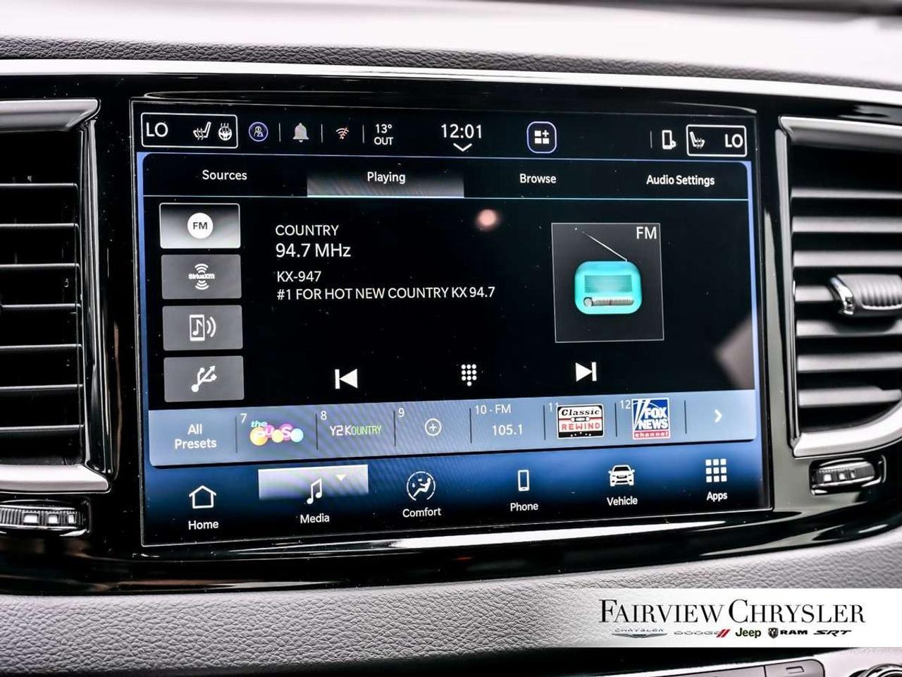 2026 Chrysler Grand Caravan SXT 2WD RUNNING BOARDS   CARPLAY   PWR SLIDING DOORS   REMOTE START   LEATHER Photo