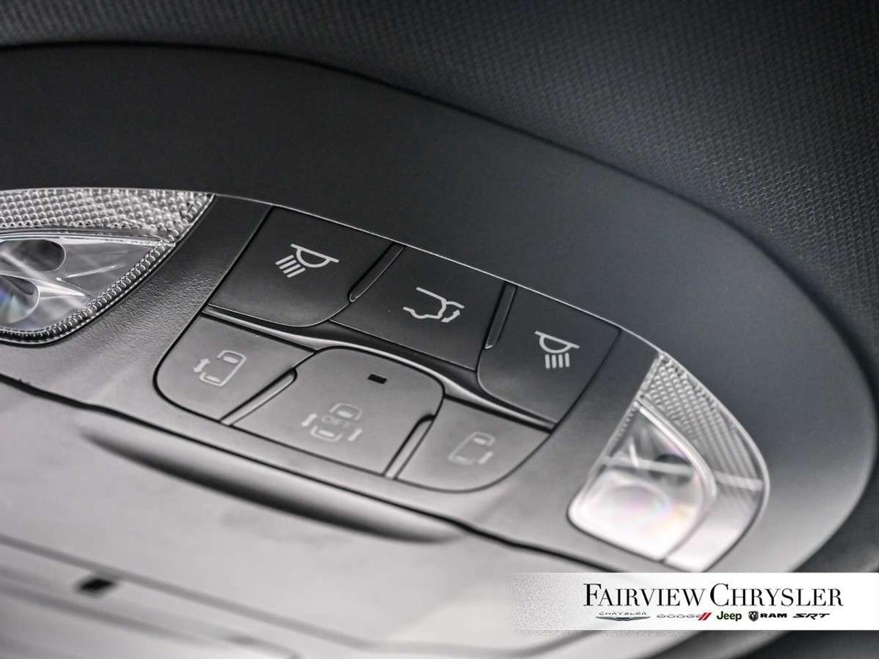 2026 Chrysler Grand Caravan SXT 2WD RUNNING BOARDS   CARPLAY   PWR SLIDING DOORS   REMOTE START   LEATHER Photo
