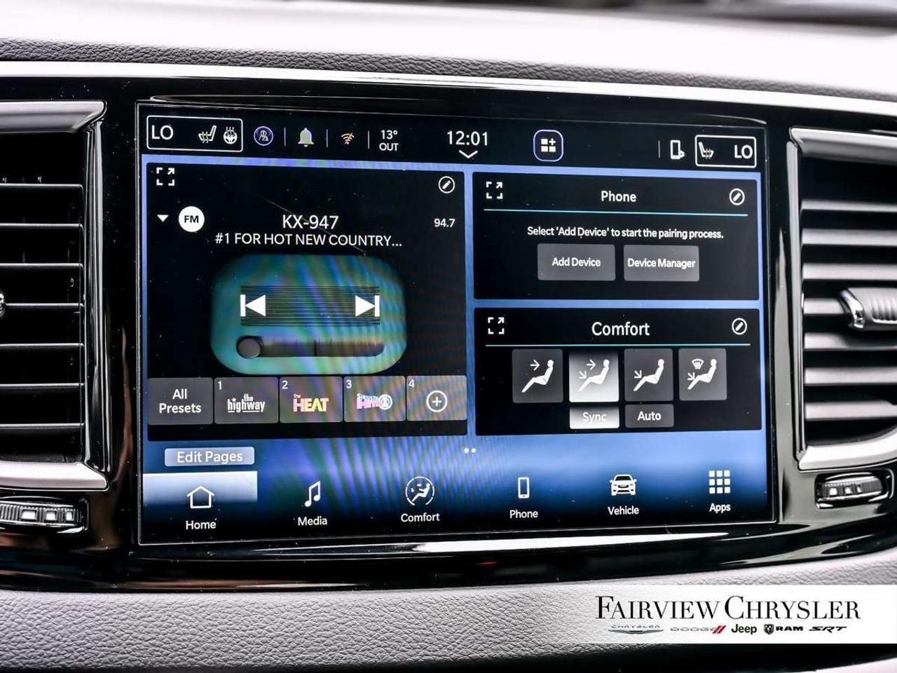 2026 Chrysler Grand Caravan SXT 2WD RUNNING BOARDS   CARPLAY   PWR SLIDING DOORS   REMOTE START   LEATHER Photo