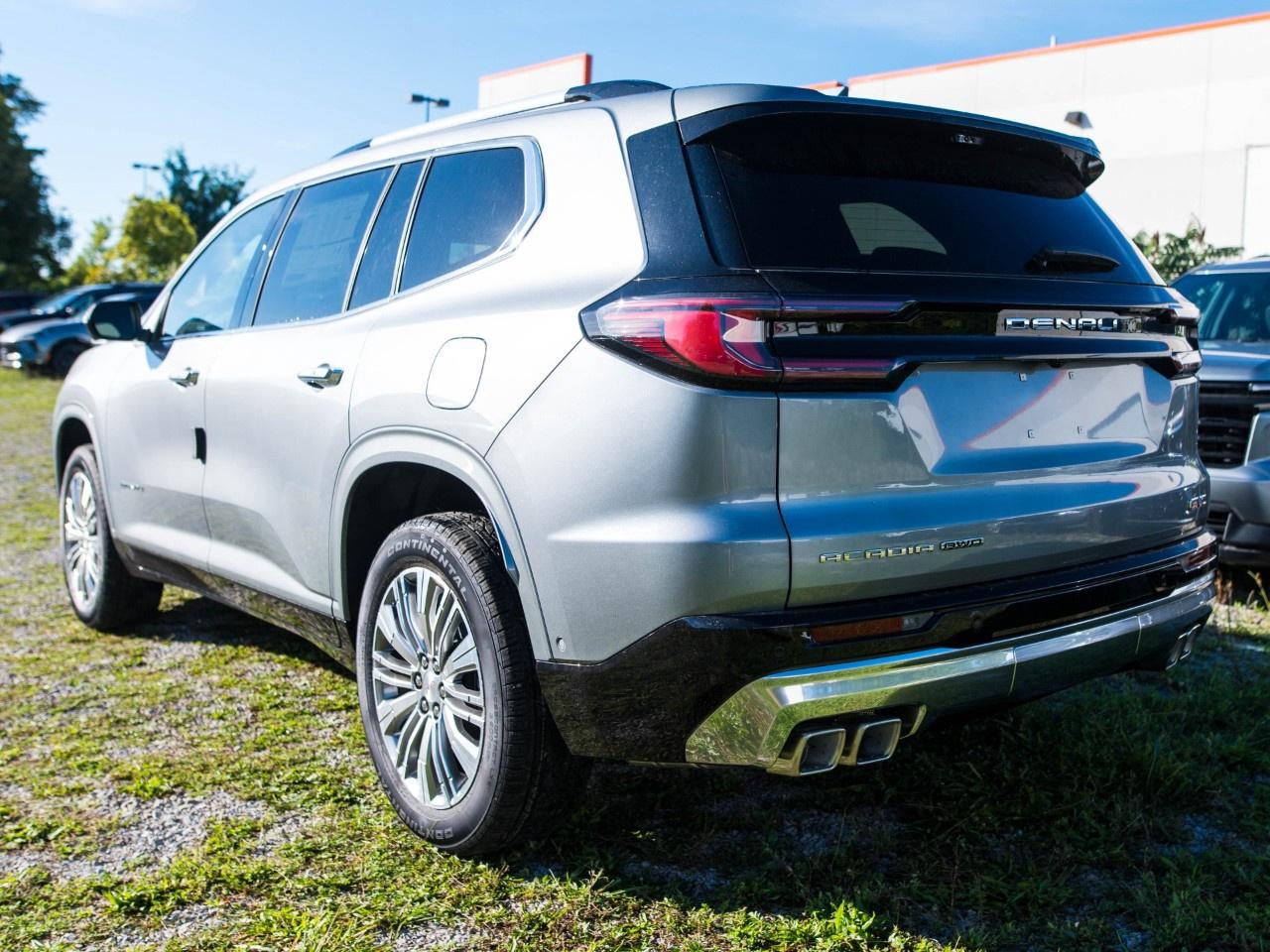 2027 GMC Acadia AWD DENALI Photo2