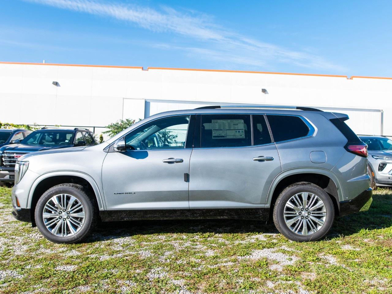 2027 GMC Acadia AWD DENALI Photo5