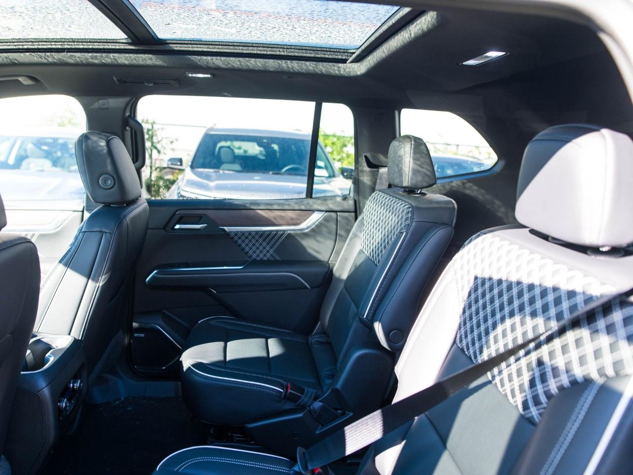 2027 GMC Acadia AWD DENALI Photo