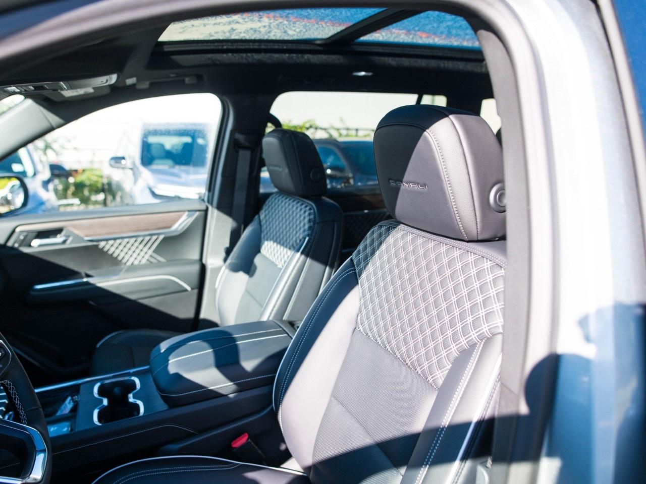 2027 GMC Acadia AWD DENALI Photo