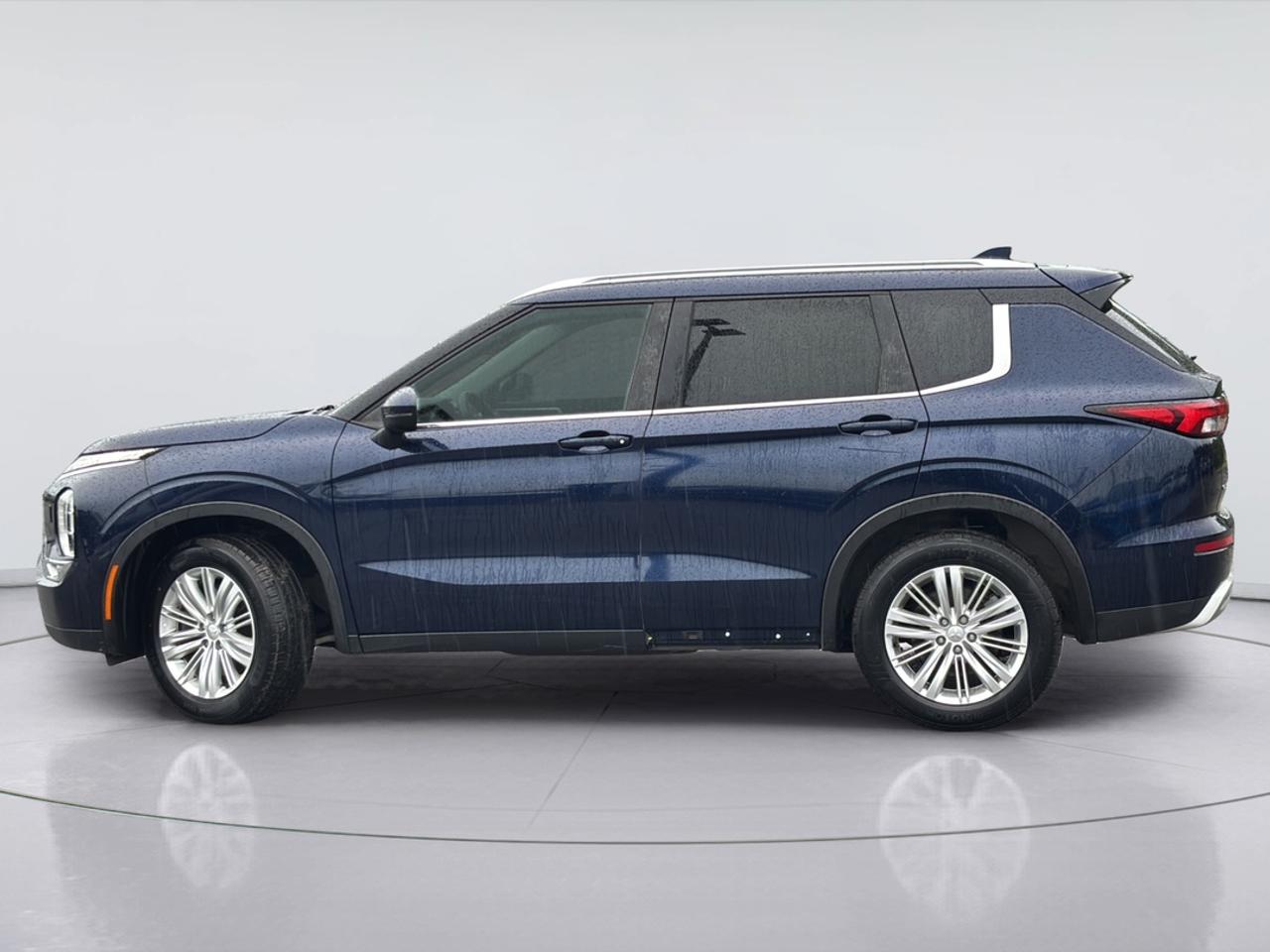 2022 Mitsubishi Outlander SE Photo1