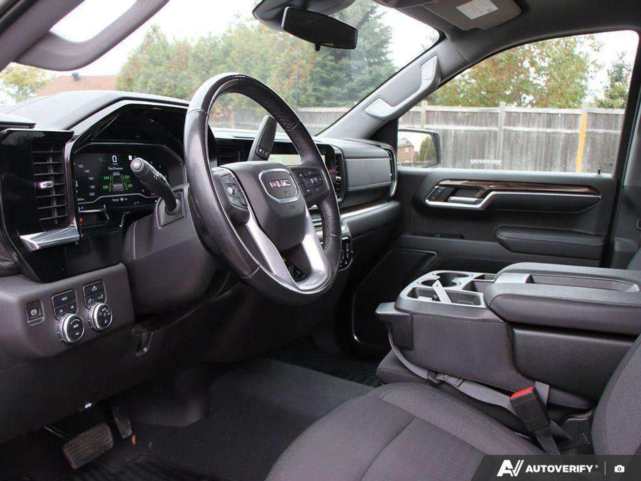 2022 GMC Sierra 1500 ELEVATION, 2.7L 4-CYL, 4X4, ALLOYS, CLOTH, 1-OWNER, MACMASTER ORIGINAL, CERTIFIED PREOWNED! Photo