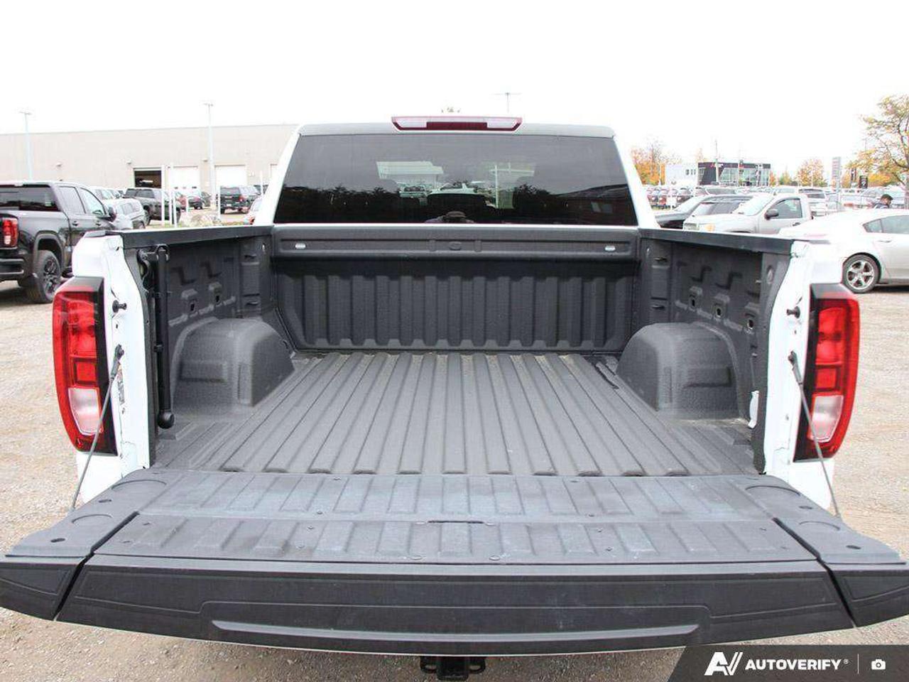 2022 GMC Sierra 1500 ELEVATION, 2.7L 4-CYL, 4X4, ALLOYS, CLOTH, 1-OWNER, MACMASTER ORIGINAL, CERTIFIED PREOWNED! Photo