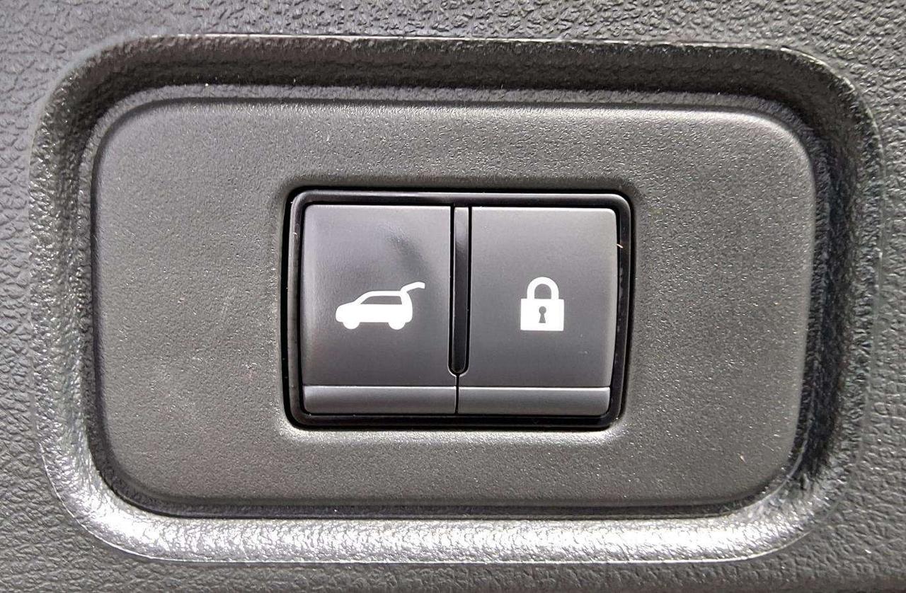 2023 Nissan Pathfinder SL Photo