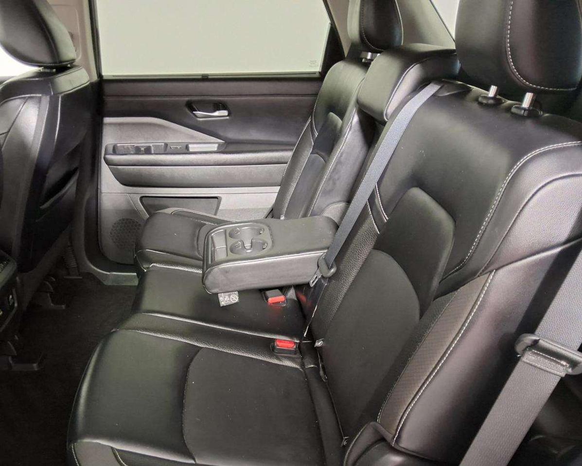 2023 Nissan Pathfinder SL Photo