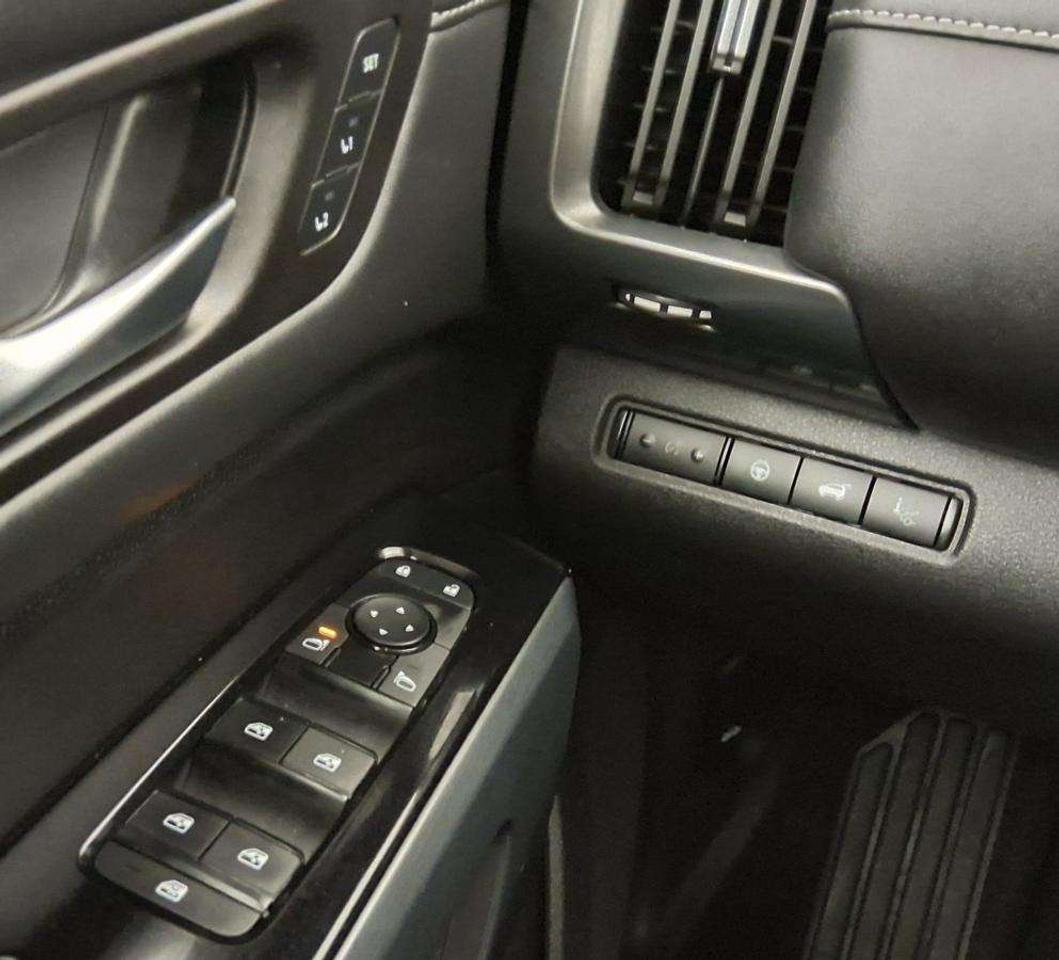 2023 Nissan Pathfinder SL Photo