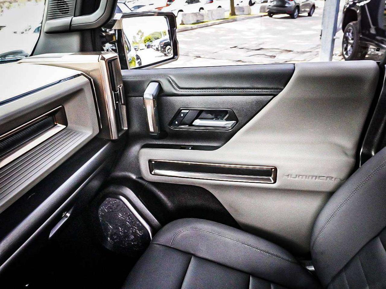 2025 GMC HUMMER EV Pickup  Photo