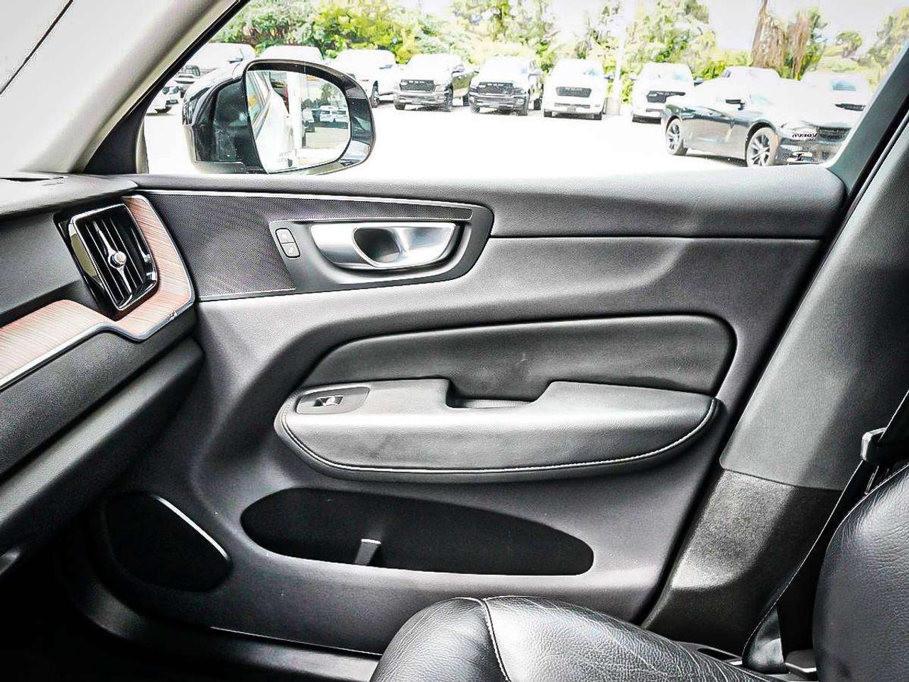 2024 Volvo XC60  Photo