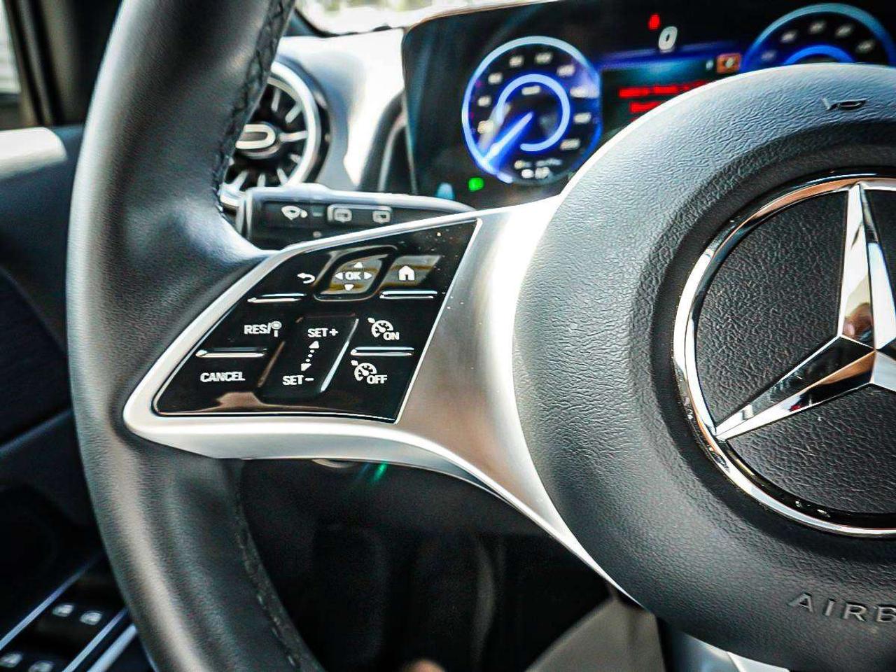 2025 Mercedes-Benz EQB  Photo