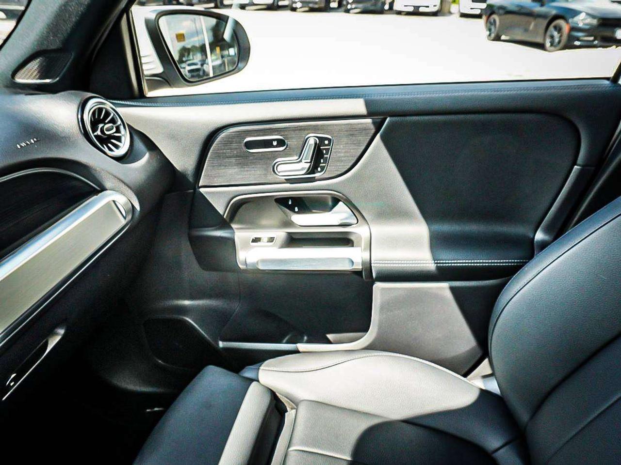 2025 Mercedes-Benz EQB  Photo