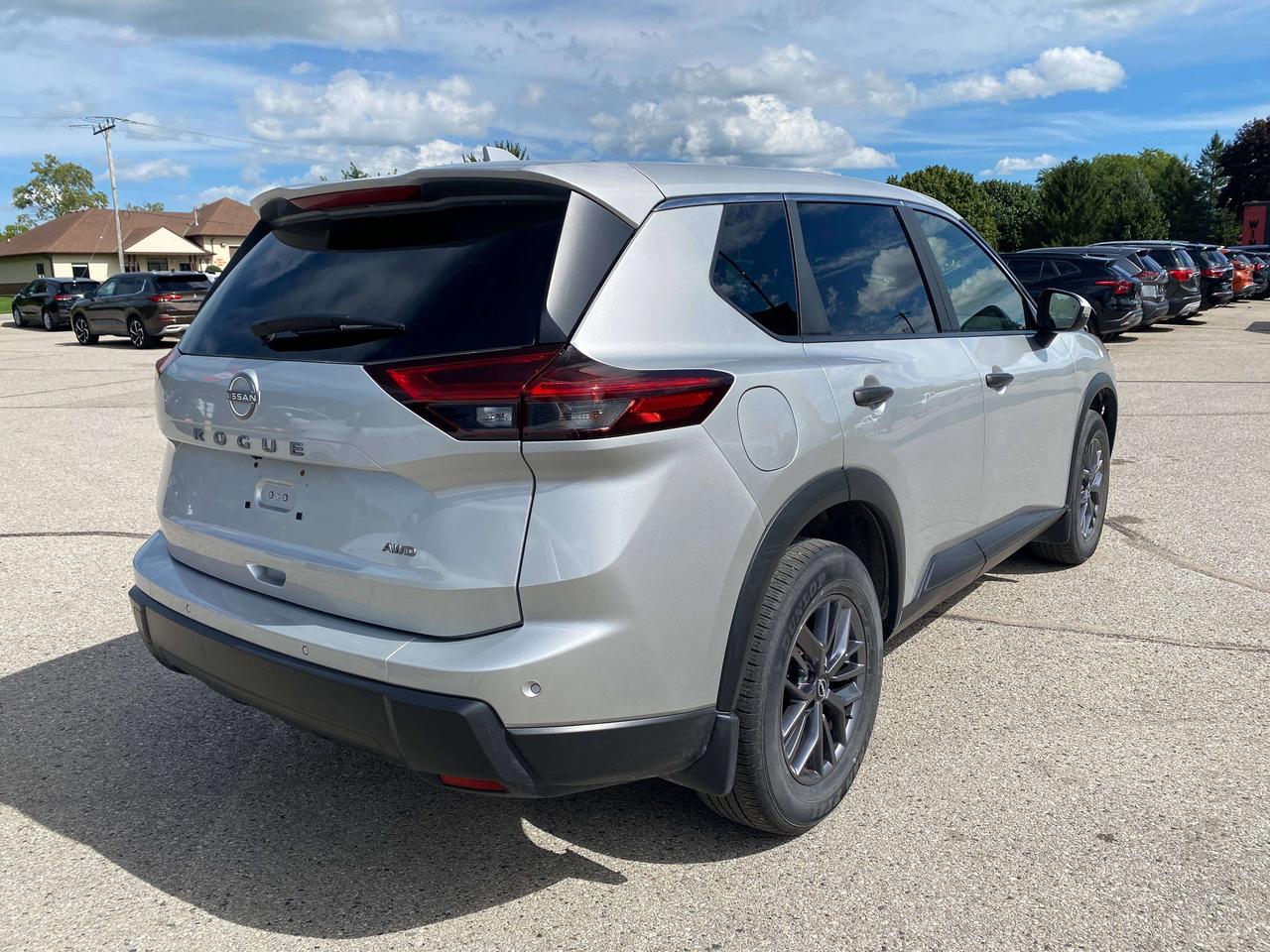 2024 Nissan Rogue S, AWD, REMOTE START, HEATED SEATS, BACK UP CAM! Photo