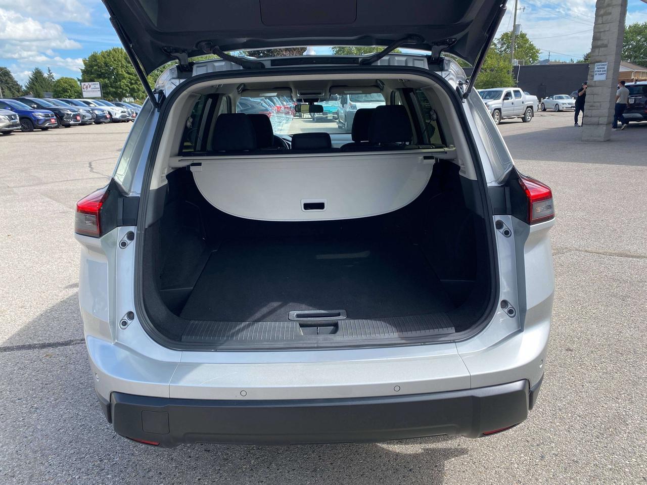 2024 Nissan Rogue S, AWD, REMOTE START, HEATED SEATS, BACK UP CAM! Photo