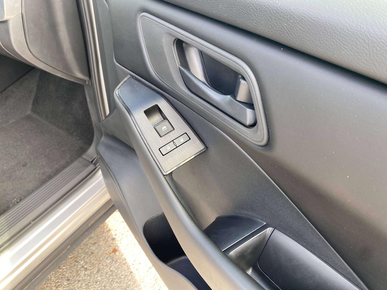 2024 Nissan Rogue S, AWD, REMOTE START, HEATED SEATS, BACK UP CAM! Photo