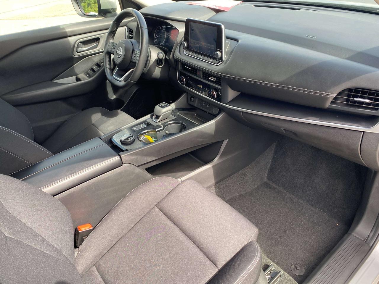 2024 Nissan Rogue S, AWD, REMOTE START, HEATED SEATS, BACK UP CAM! Photo
