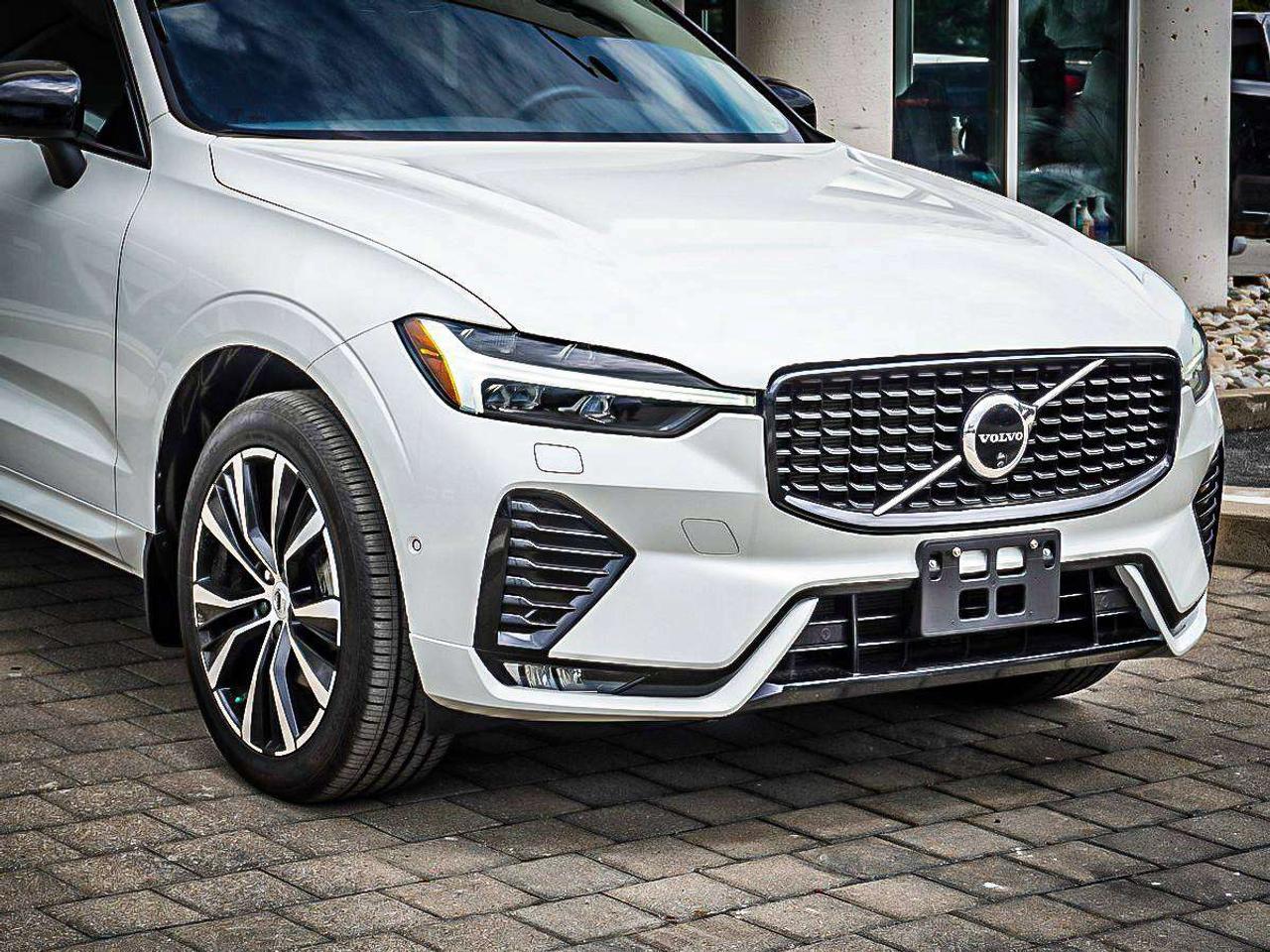 2024 Volvo XC60  Photo2