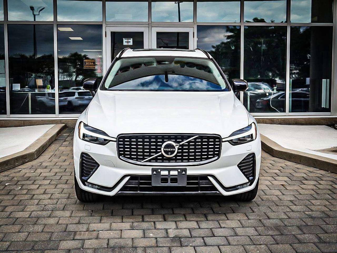 2024 Volvo XC60  Photo3