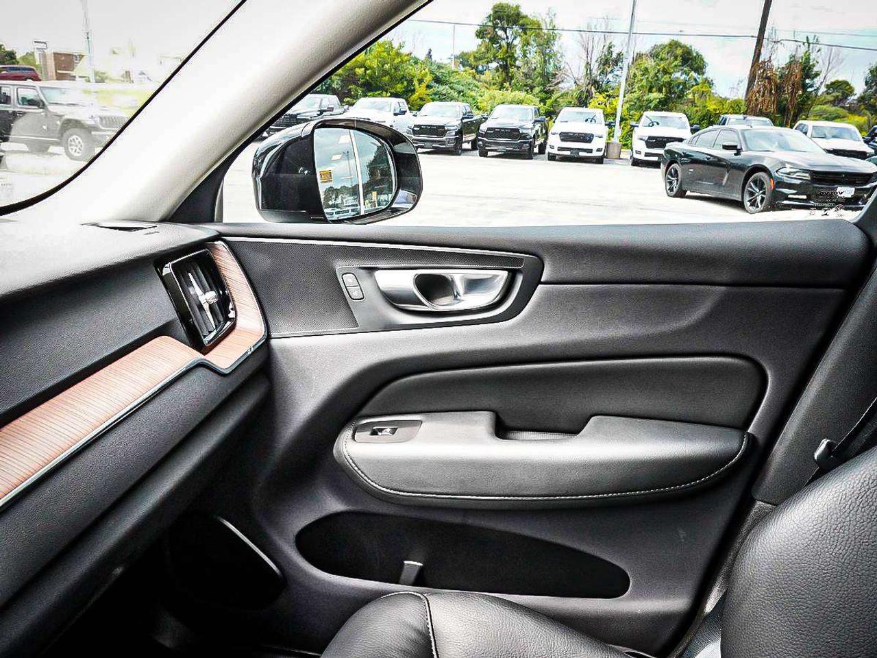 2024 Volvo XC60  Photo