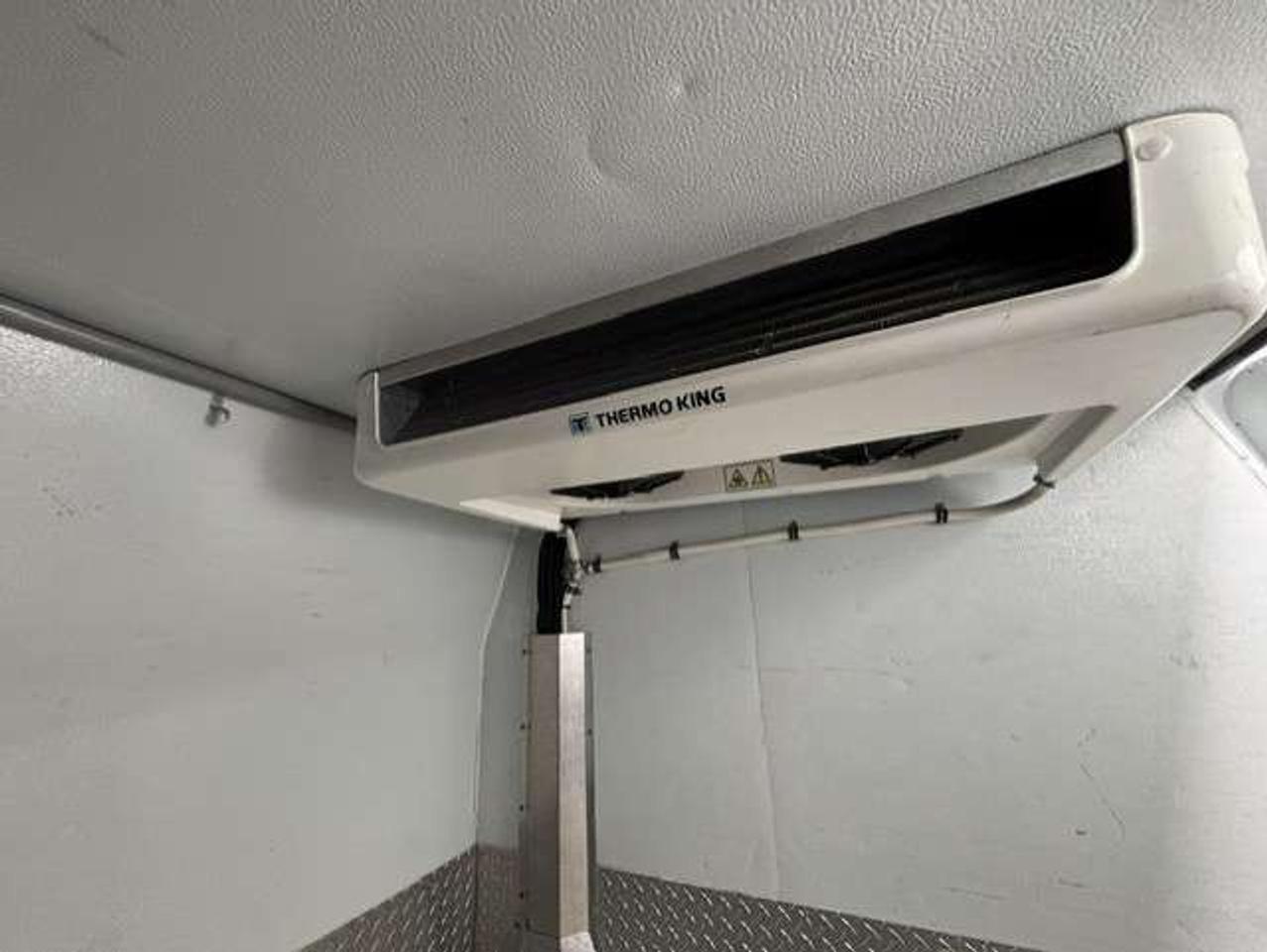 2018 Chevrolet Express 2500 CARGO EXTENDED **THERMO KING REEFER-FREEZER** Photo