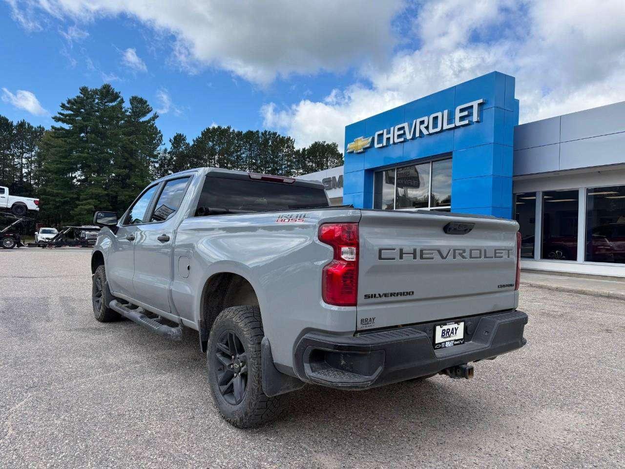2024 Chevrolet Silverado 1500 RUNNING BOARDS. TONNEAU COVER. BEDLINER. ALL WETHER MATS. OFF ROAD SUSPENSION W/2 LIFT. TRAILERING PKG. Photo