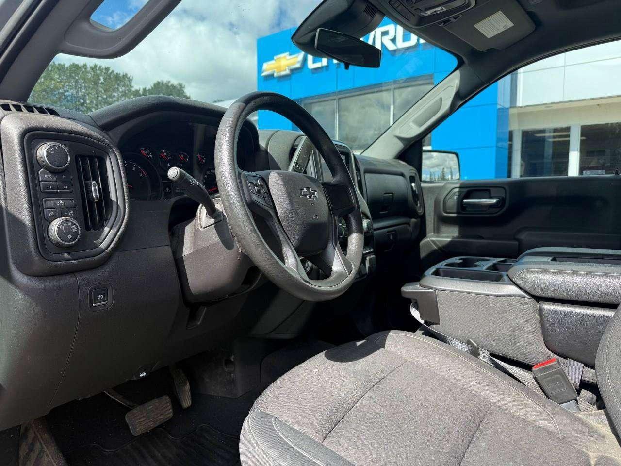 2024 Chevrolet Silverado 1500 RUNNING BOARDS. TONNEAU COVER. BEDLINER. ALL WETHER MATS. OFF ROAD SUSPENSION W/2 LIFT. TRAILERING PKG. Photo