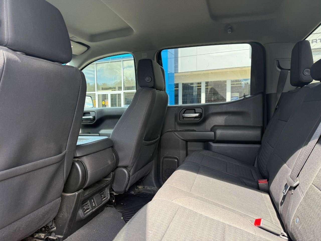 2024 Chevrolet Silverado 1500 RUNNING BOARDS. TONNEAU COVER. BEDLINER. ALL WETHER MATS. OFF ROAD SUSPENSION W/2 LIFT. TRAILERING PKG. Photo