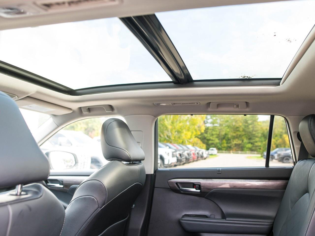 2021 Toyota Highlander LIMITED AWD Photo