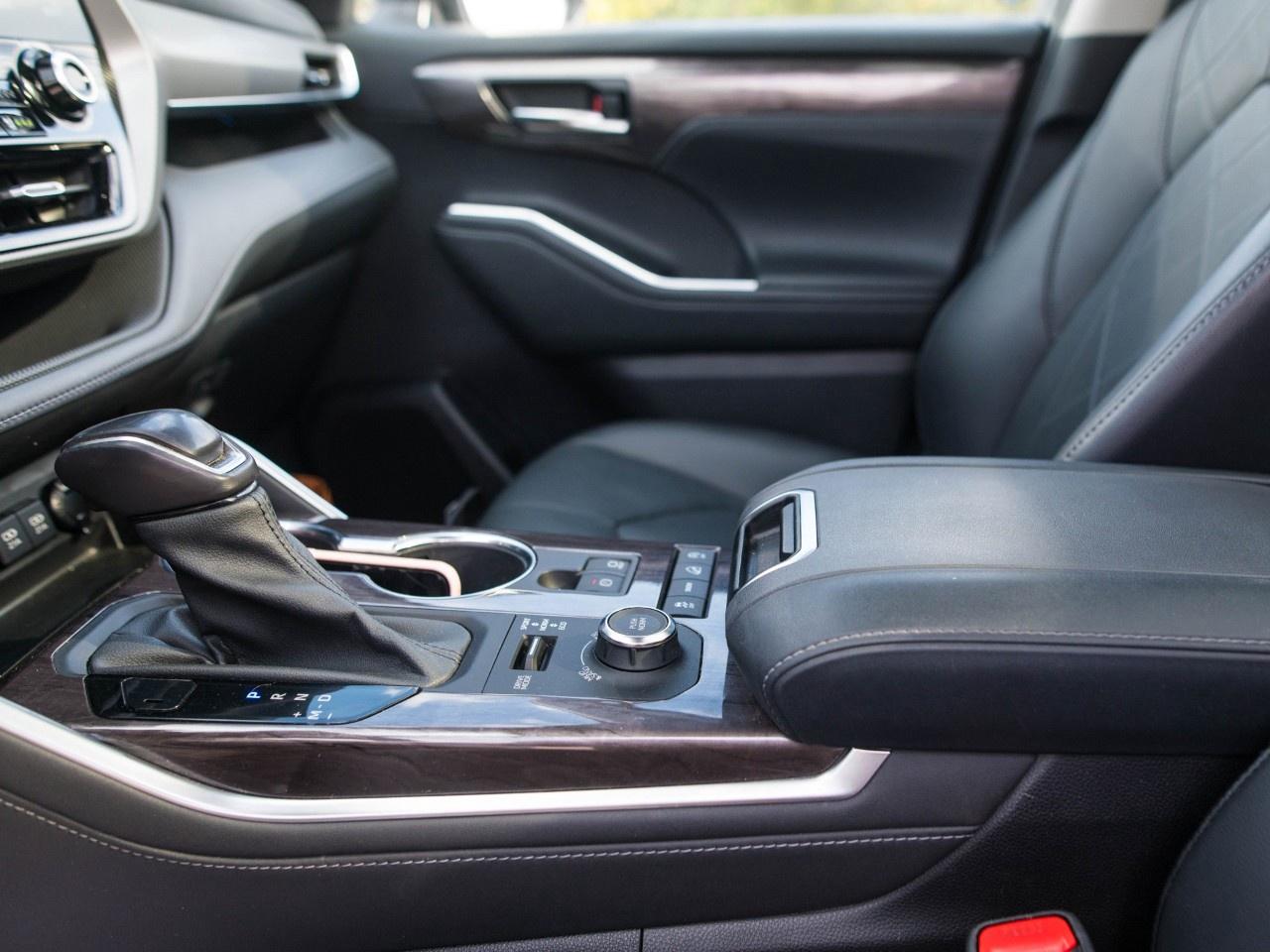 2021 Toyota Highlander LIMITED AWD Photo