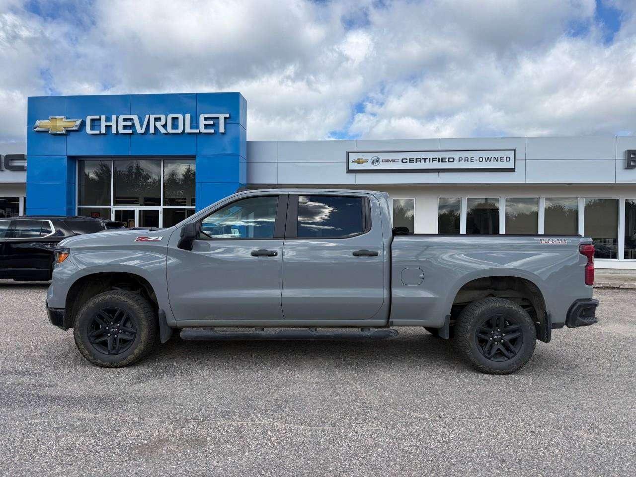 2024 Chevrolet Silverado 1500 RUNNING BOARDS. TONNEAU COVER. BEDLINER. ALL WETHER MATS. OFF ROAD SUSPENSION W/2 LIFT. TRAILERING PKG. Photo