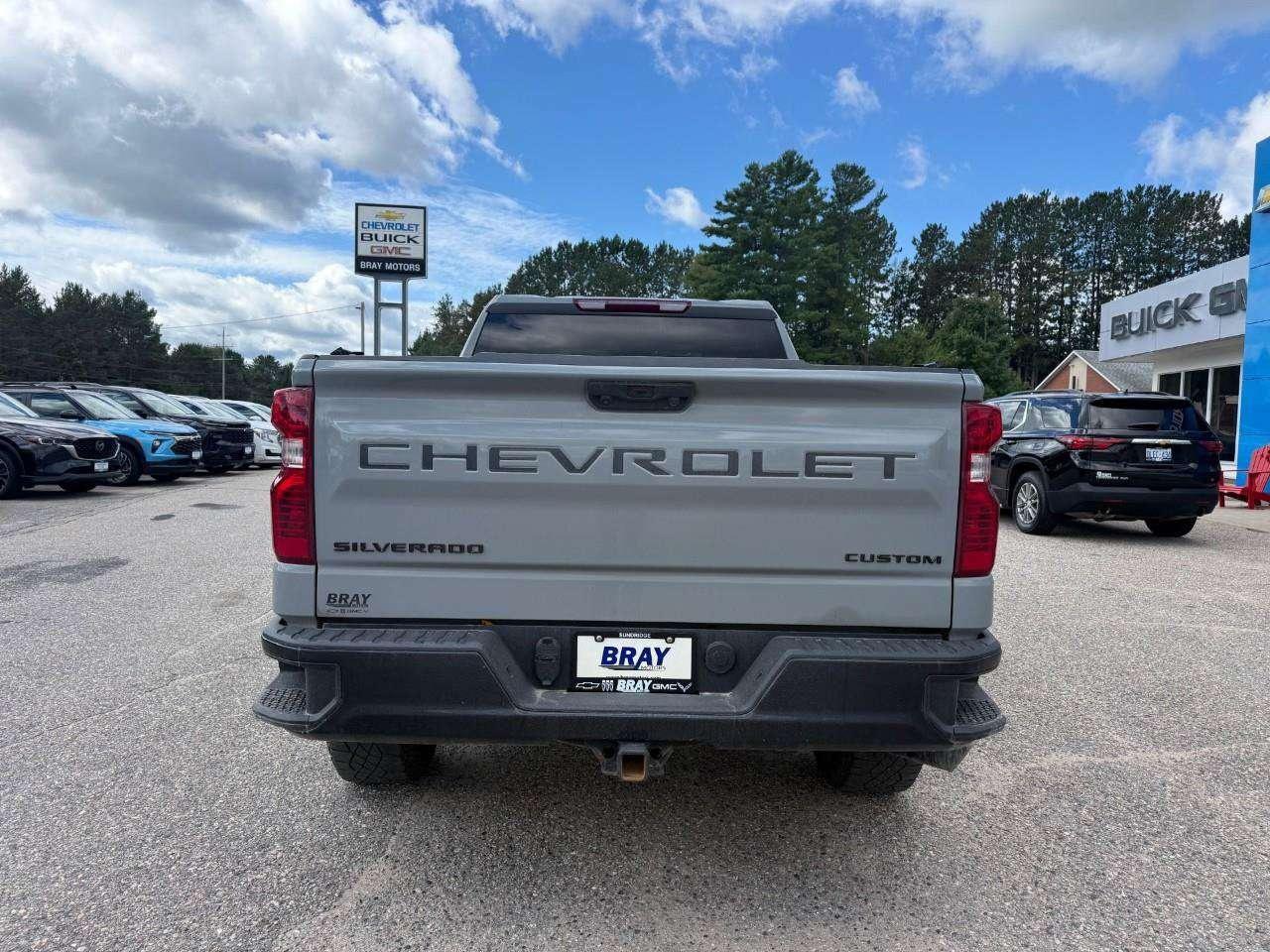 2024 Chevrolet Silverado 1500 RUNNING BOARDS. TONNEAU COVER. BEDLINER. ALL WETHER MATS. OFF ROAD SUSPENSION W/2 LIFT. TRAILERING PKG. Photo