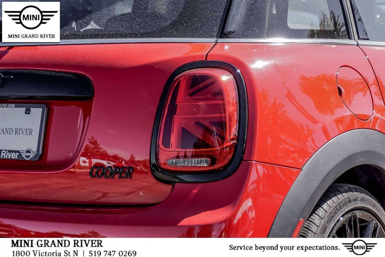 2022 MINI 5 Door Cooper 4dr Hatchback Photo4