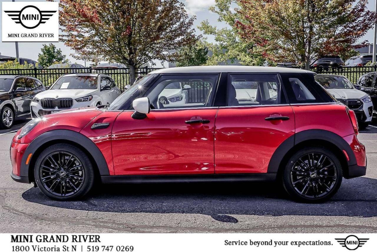 2022 MINI 5 Door Cooper 4dr Hatchback Photo