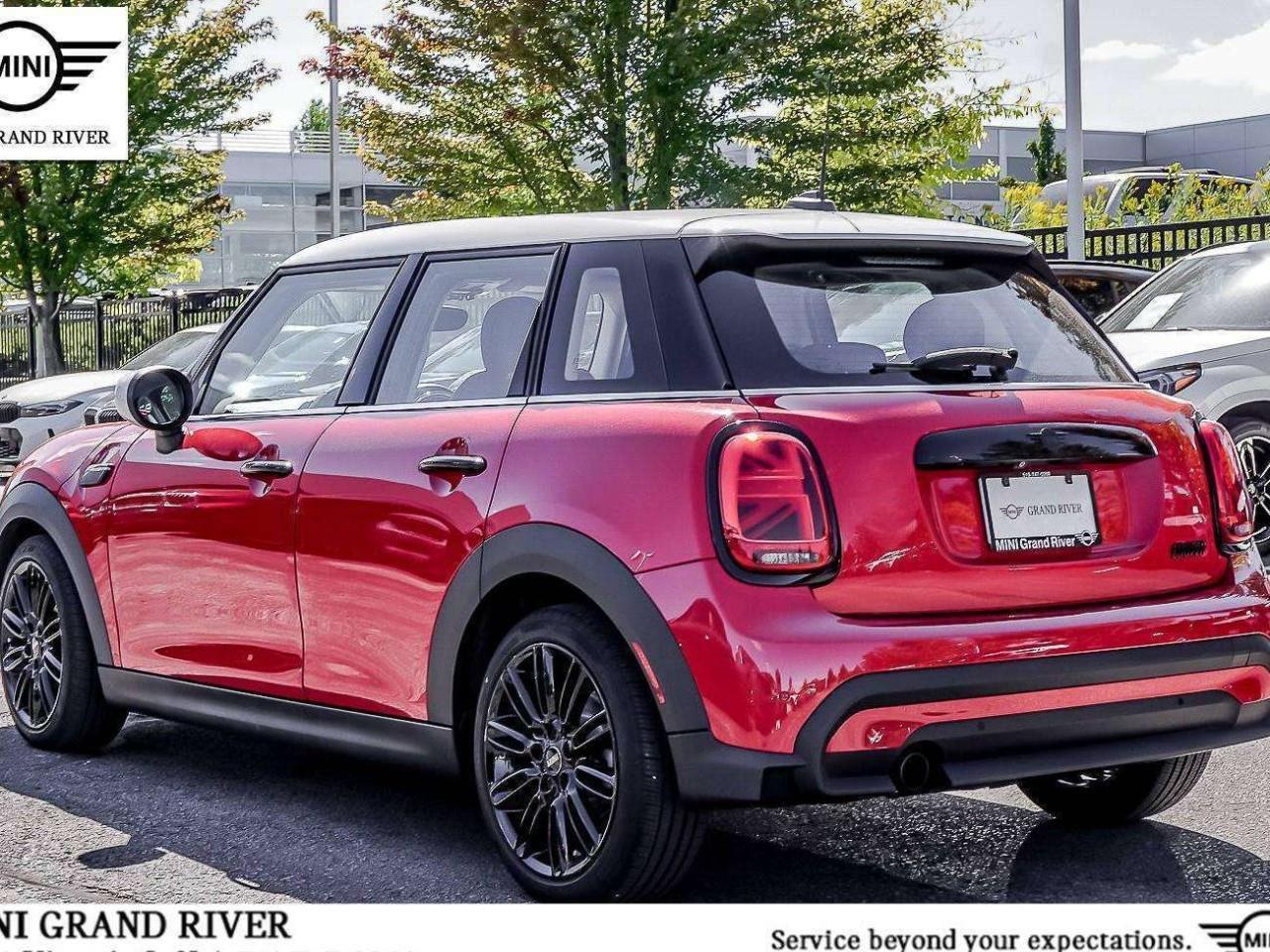 2022 MINI 5 Door Cooper 4dr Hatchback Photo