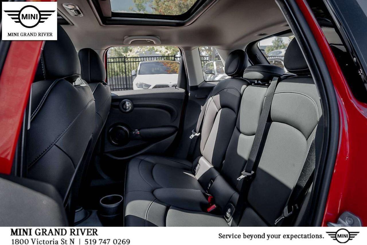 2022 MINI 5 Door Cooper 4dr Hatchback Photo