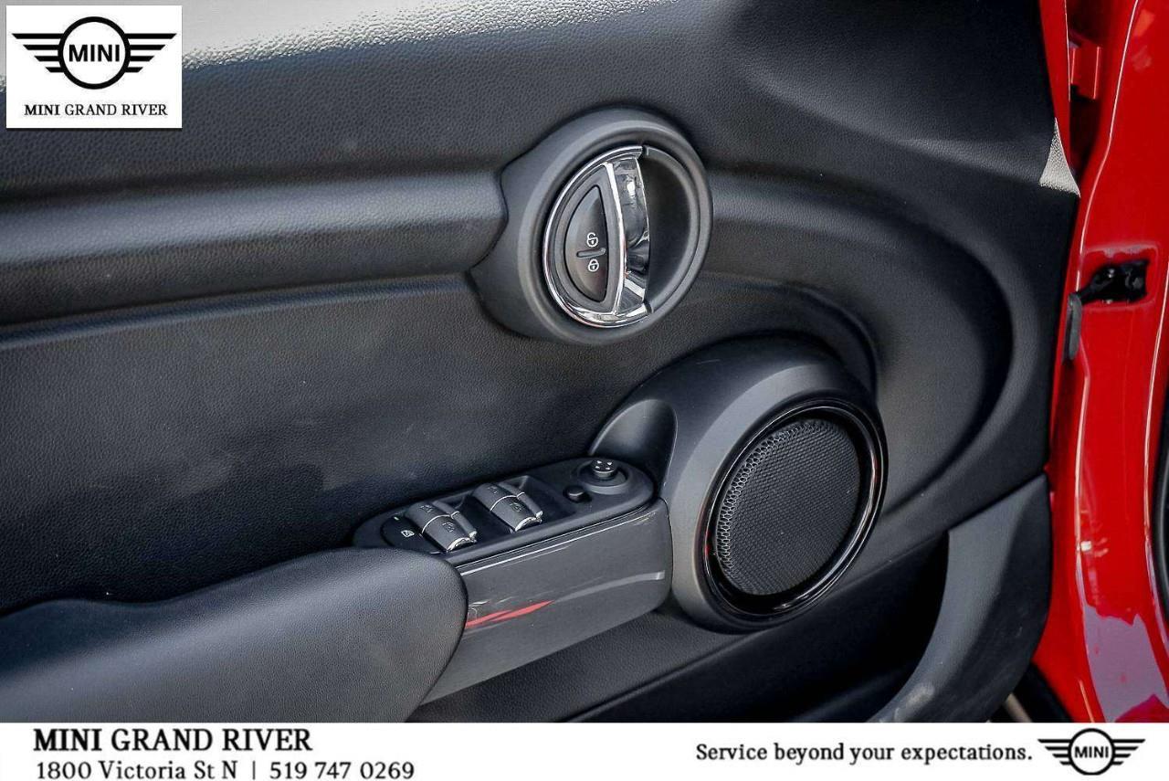 2022 MINI 5 Door Cooper 4dr Hatchback Photo