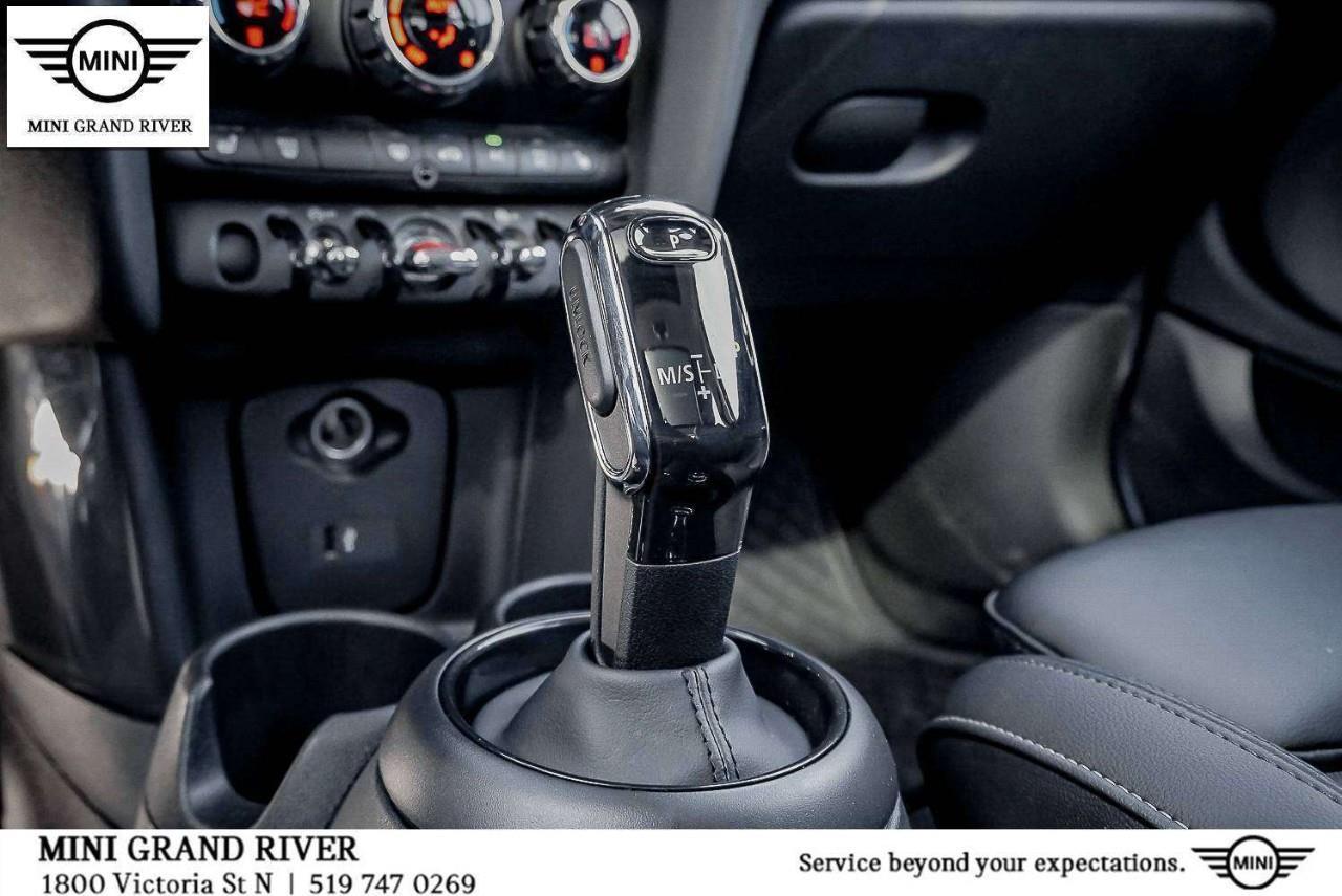 2022 MINI 5 Door Cooper 4dr Hatchback Photo
