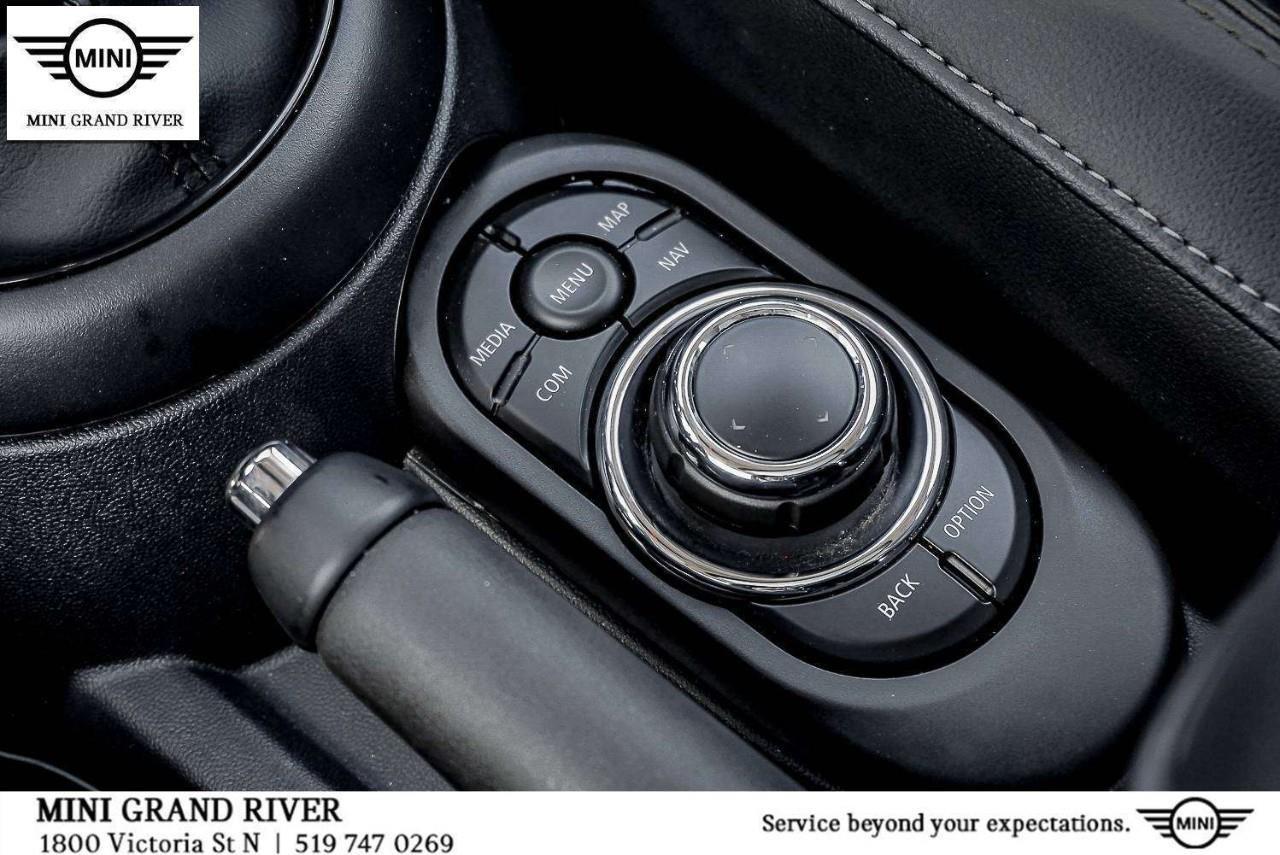 2022 MINI 5 Door Cooper 4dr Hatchback Photo