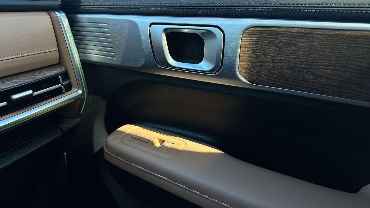 2024 Hyundai Santa Fe Luxury Photo