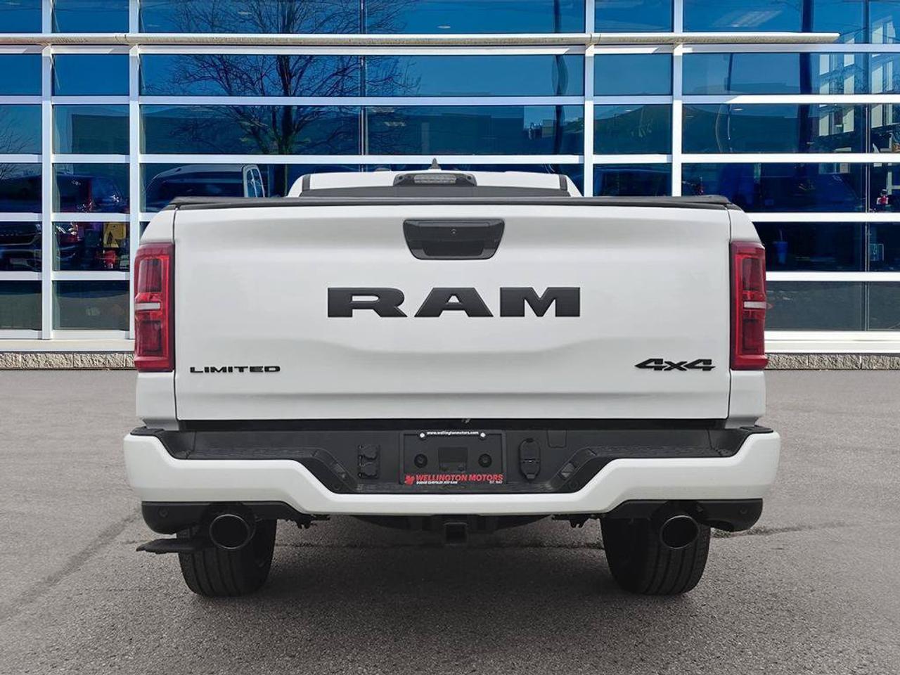 2027 RAM 1500 Limited NIGHT EDITION| PANO ROOF| TRAILER TOW GROUP| 4X4| 5.7L HEMI|BED UTILITY GROUP| Photo3