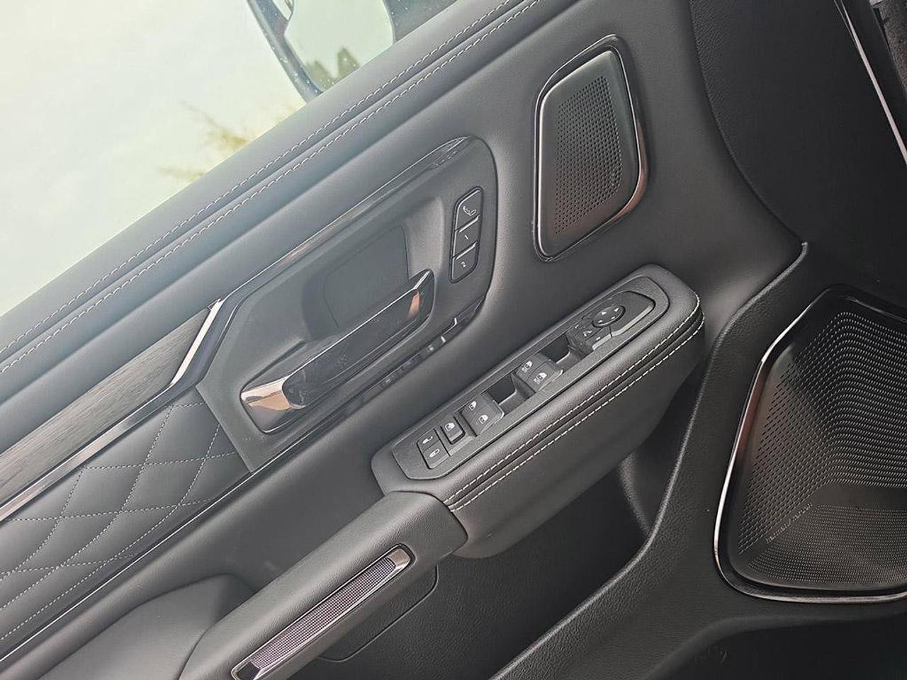 2027 RAM 1500 Limited NIGHT EDITION| PANO ROOF| TRAILER TOW GROUP| 4X4| 5.7L HEMI|BED UTILITY GROUP| Photo